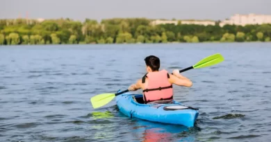 Comment bien s’habiller pour faire du canoë-kayak : guide essentiel pour allier confort et sécurité