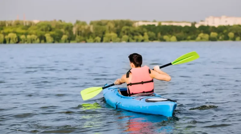 Comment bien s’habiller pour faire du canoë-kayak : guide essentiel pour allier confort et sécurité