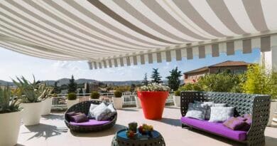 store banne ouvert sur la terrasse